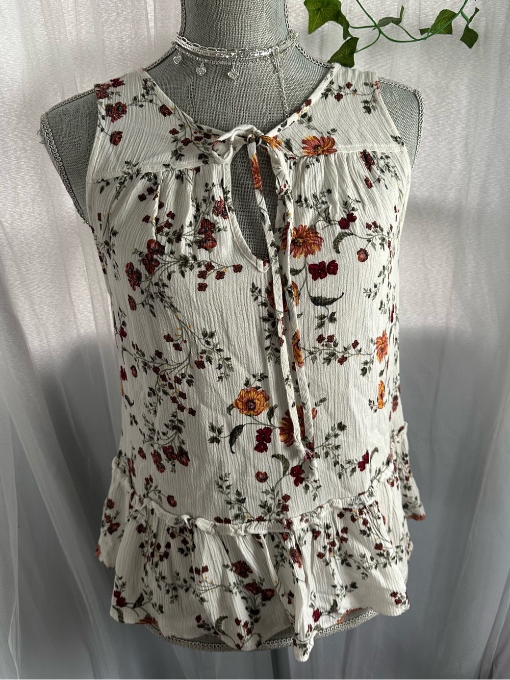 American Eagle Outfitters White Floral Tie-Front Sleeveless Camisole